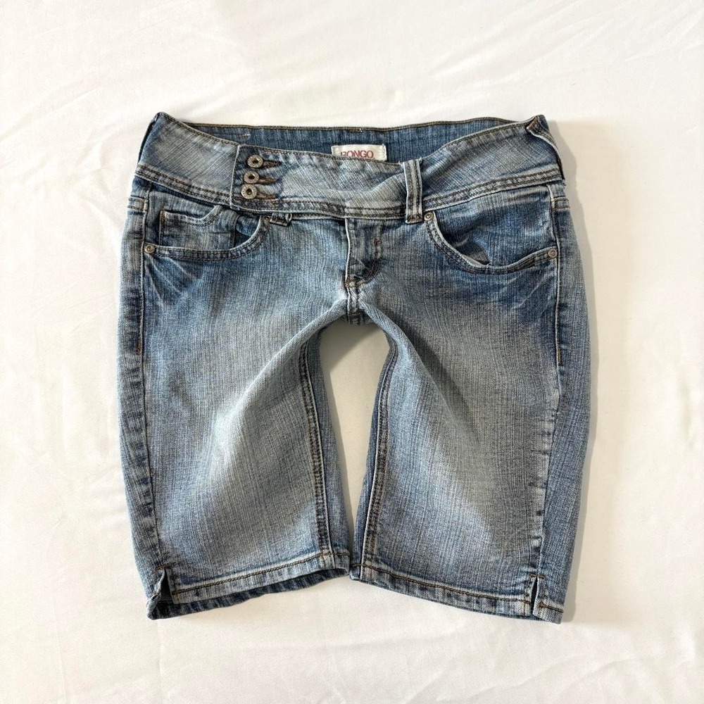 bongo low rise triple button closure denim bermuda shorts vintage 2000s Size 7